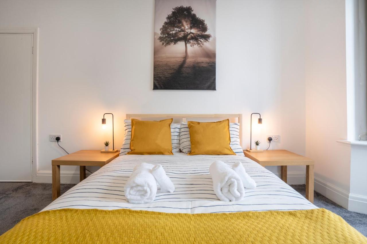 Quiet Neighborhood-Free Parking Apartment Blackpool Luaran gambar