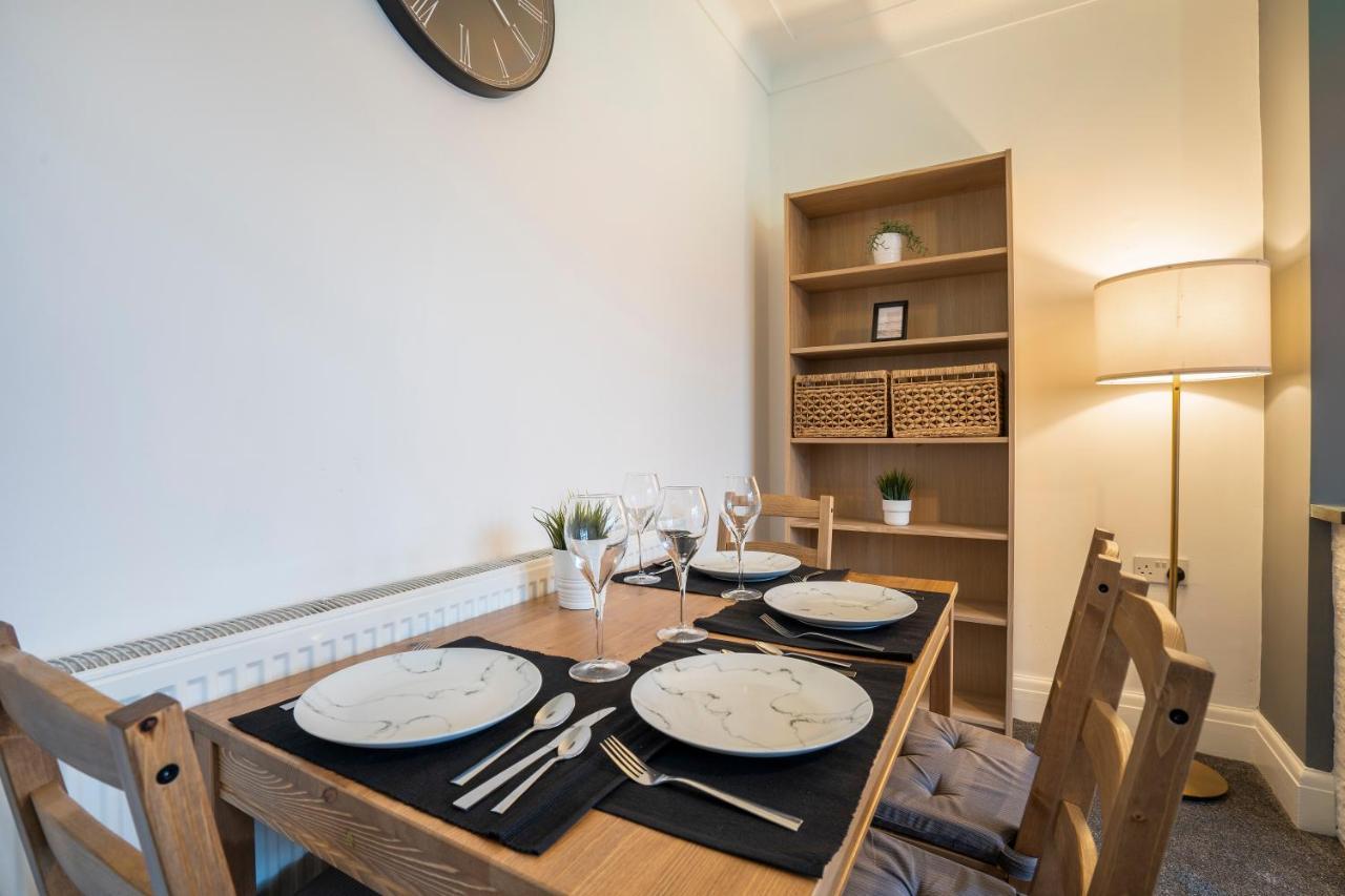 Quiet Neighborhood-Free Parking Apartment Blackpool Luaran gambar