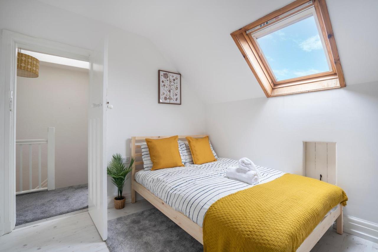 Quiet Neighborhood-Free Parking Apartment Blackpool Luaran gambar