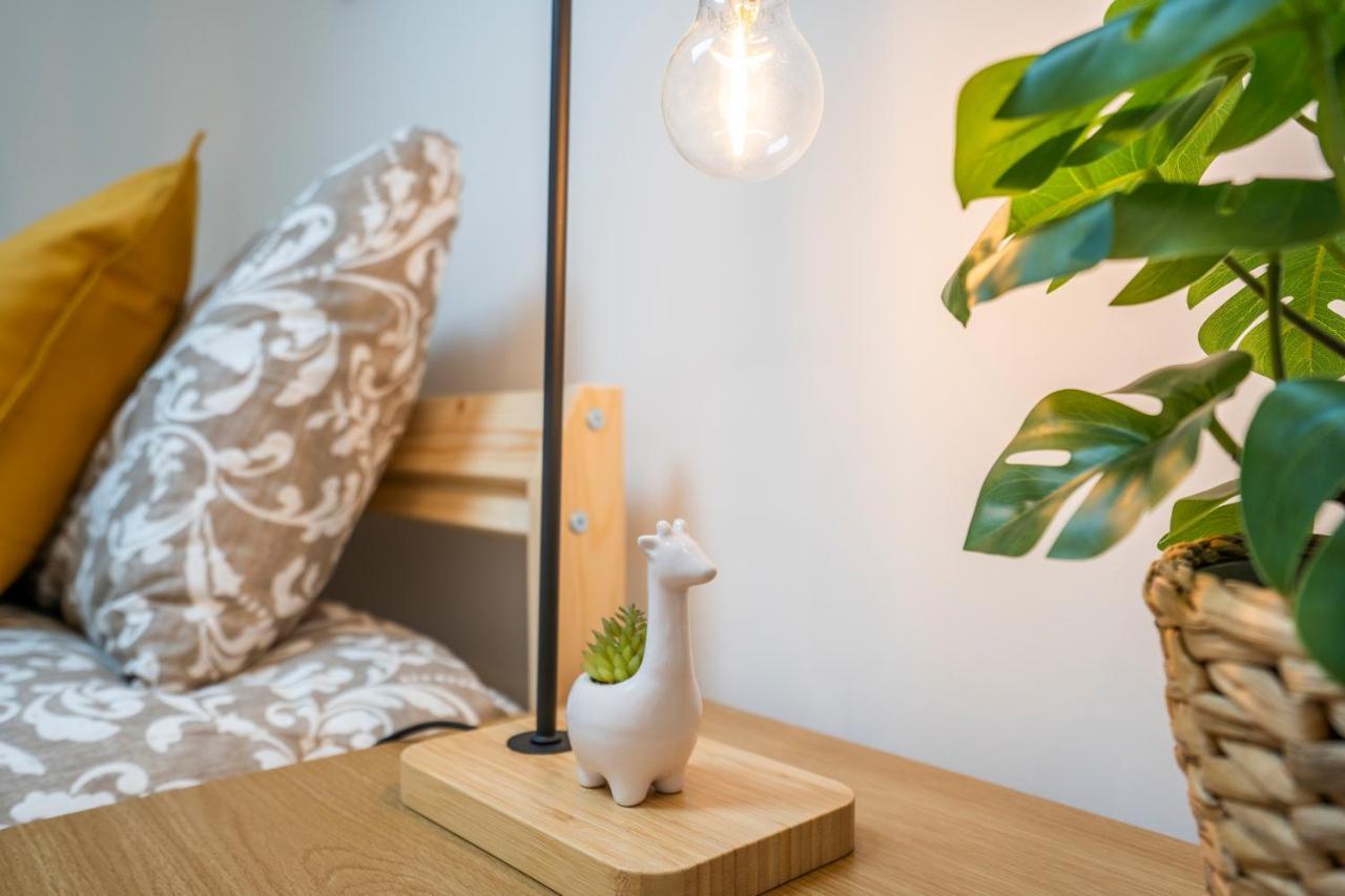 Quiet Neighborhood-Free Parking Apartment Blackpool Luaran gambar