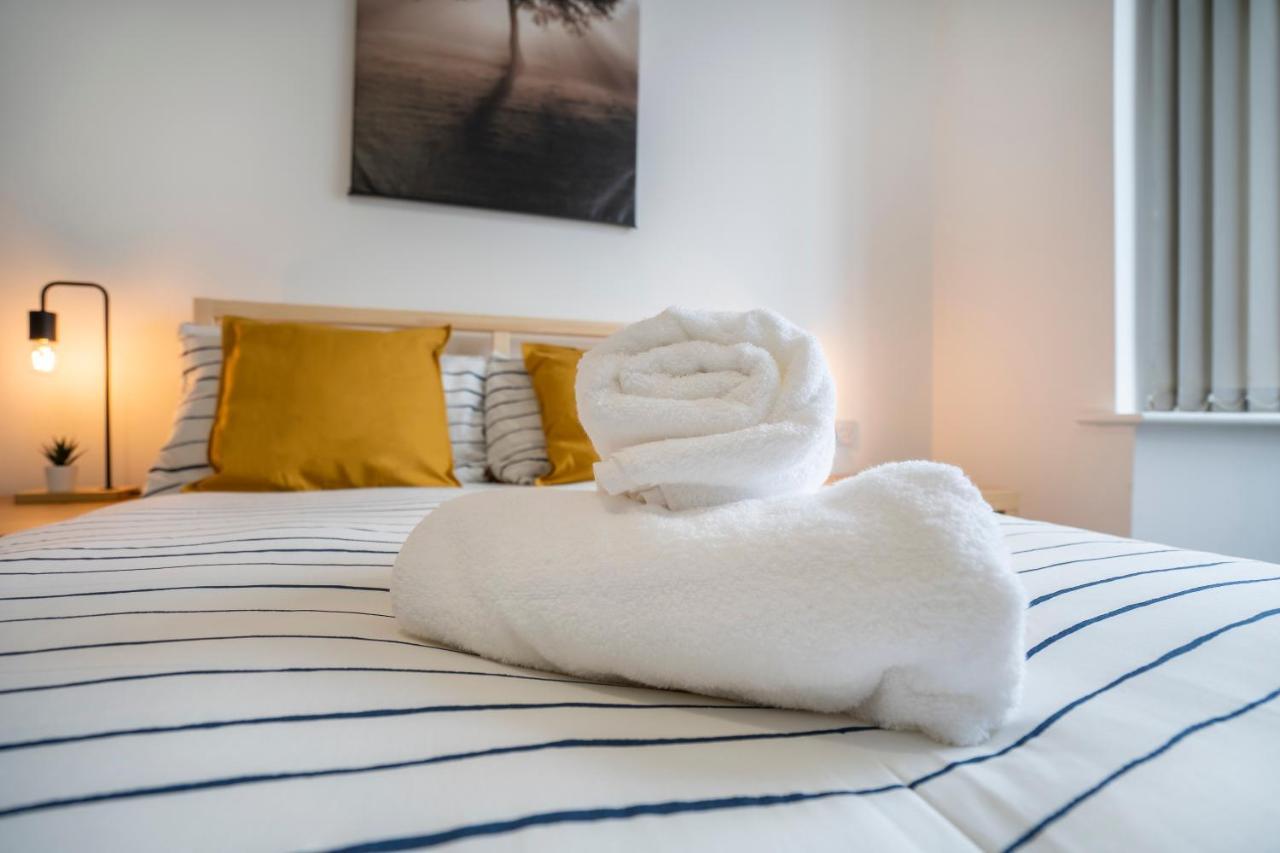 Quiet Neighborhood-Free Parking Apartment Blackpool Luaran gambar