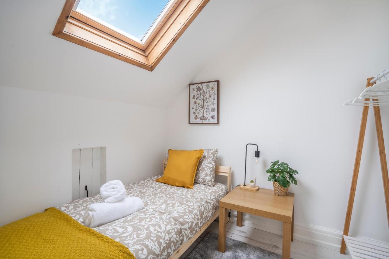Quiet Neighborhood-Free Parking Apartment Blackpool Luaran gambar