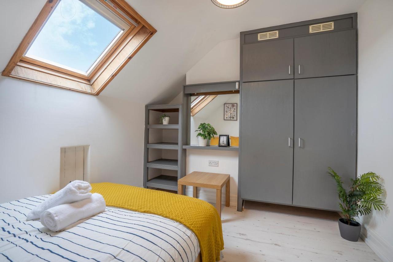 Quiet Neighborhood-Free Parking Apartment Blackpool Luaran gambar